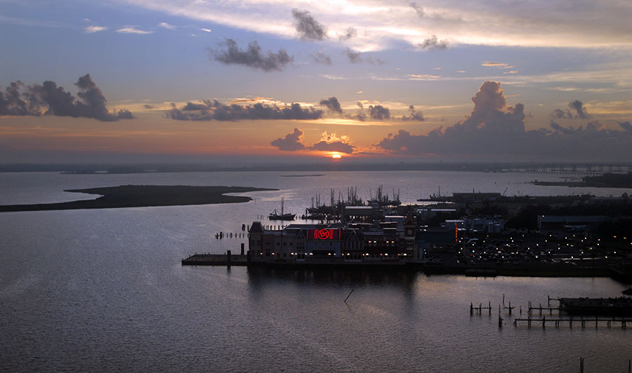 Biloxi zum Sonnenuntergang mit Blick auf die Kasinos