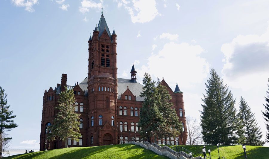 Syracuse, Chimney Bluffs State Park und Rochester | Universitätsgebäude in Syracuse