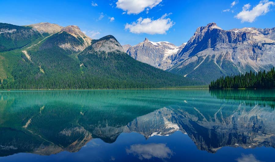 Bezaubernd schön: Emerlad Lake im Yukon